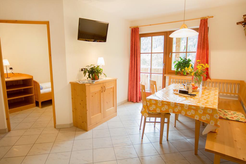 Baerntalerhof Villa Falzes Ruang foto