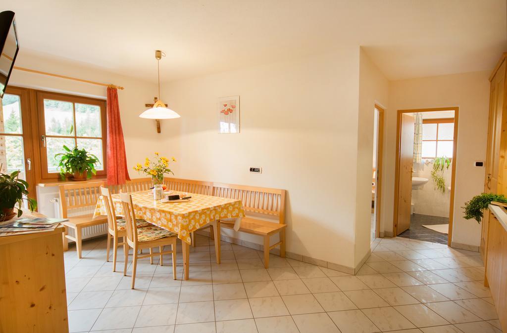 Baerntalerhof Villa Falzes Ruang foto